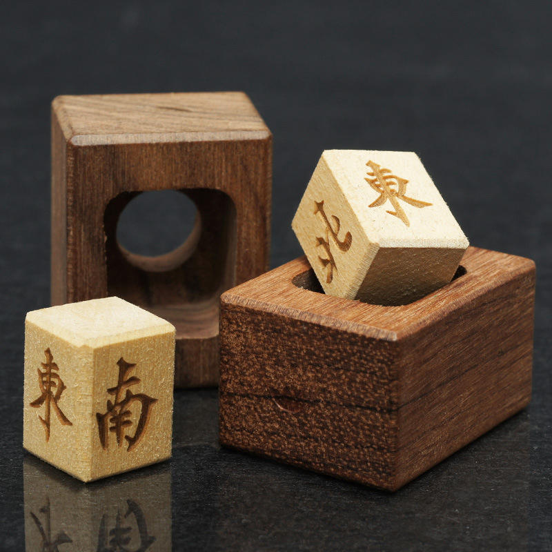 Mahjong Wind Direction Indicator, Solid Wood, Rounded Corner, Burlywood